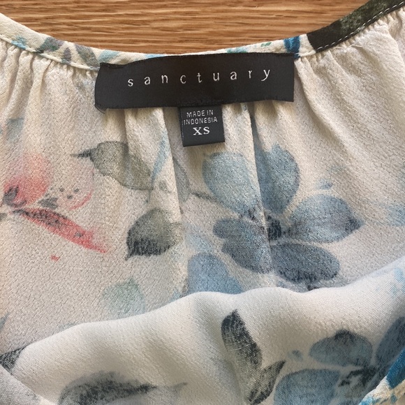 Pretty summer top. - Picture 3 of 10